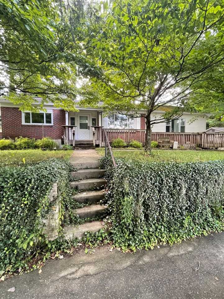 181 Jordan Dr - Photo 2 of 34
