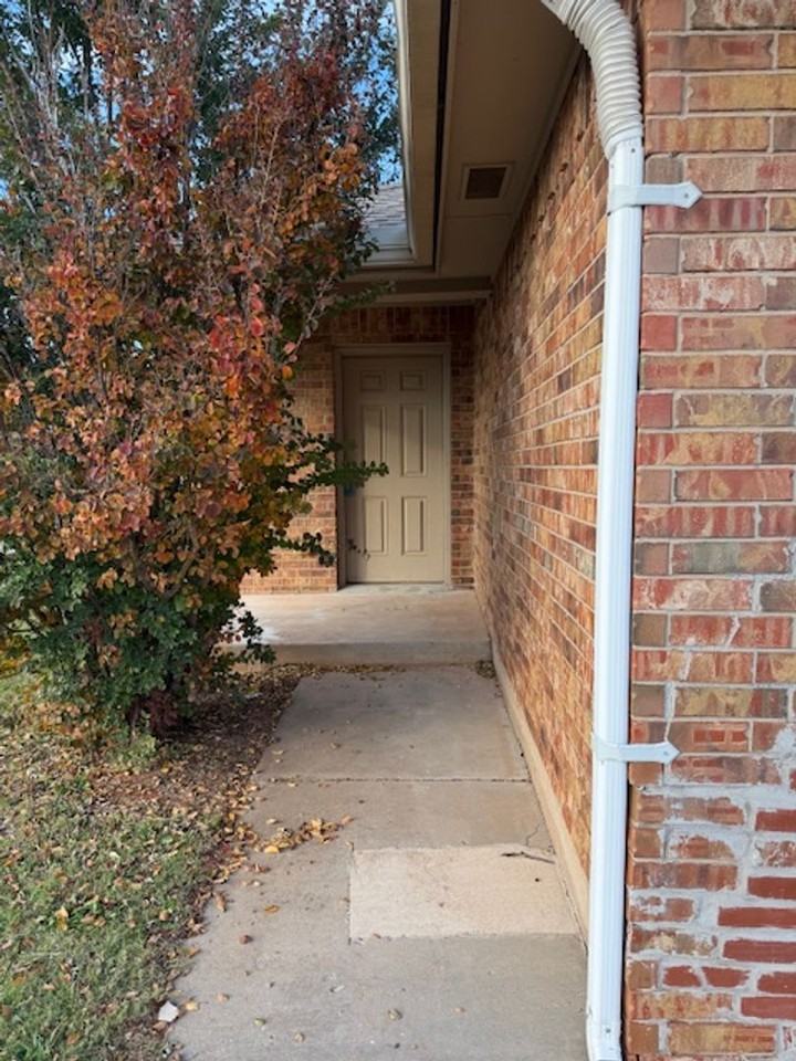 11103 Southwest 5th Street - Photo 2 of 18