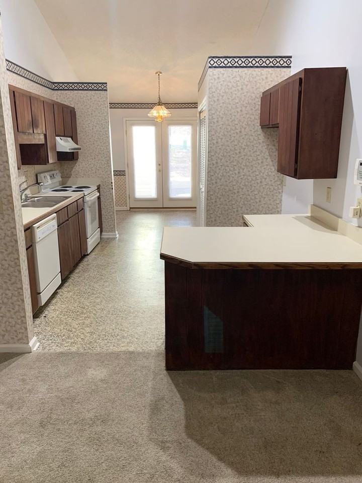 128 Chesapeake Ct - Photo 4 of 17