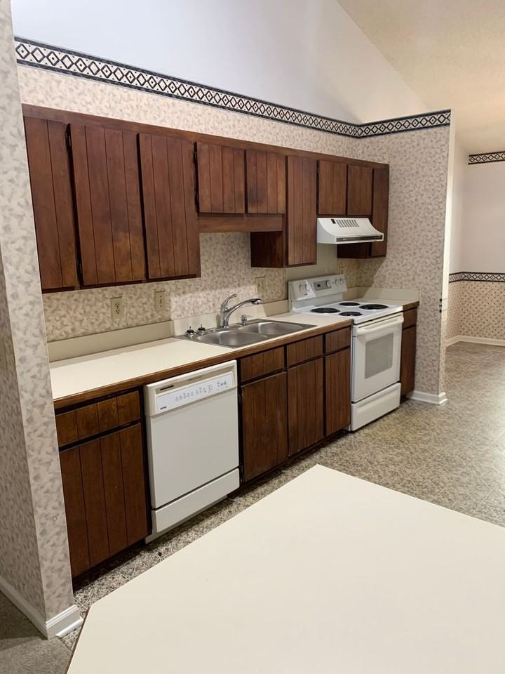 128 Chesapeake Ct - Photo 5 of 17