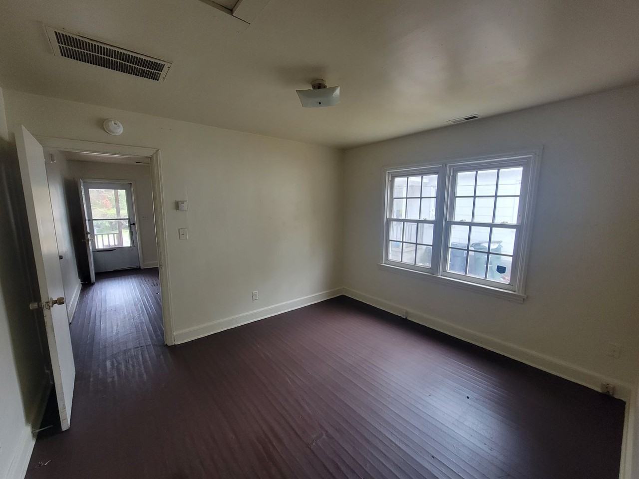 909 Hackett Street - Photo 2 of 6