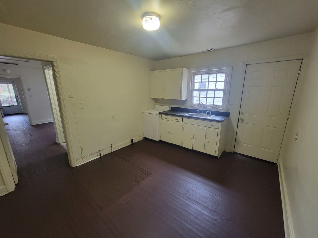 909 Hackett Street - Photo 5 of 6