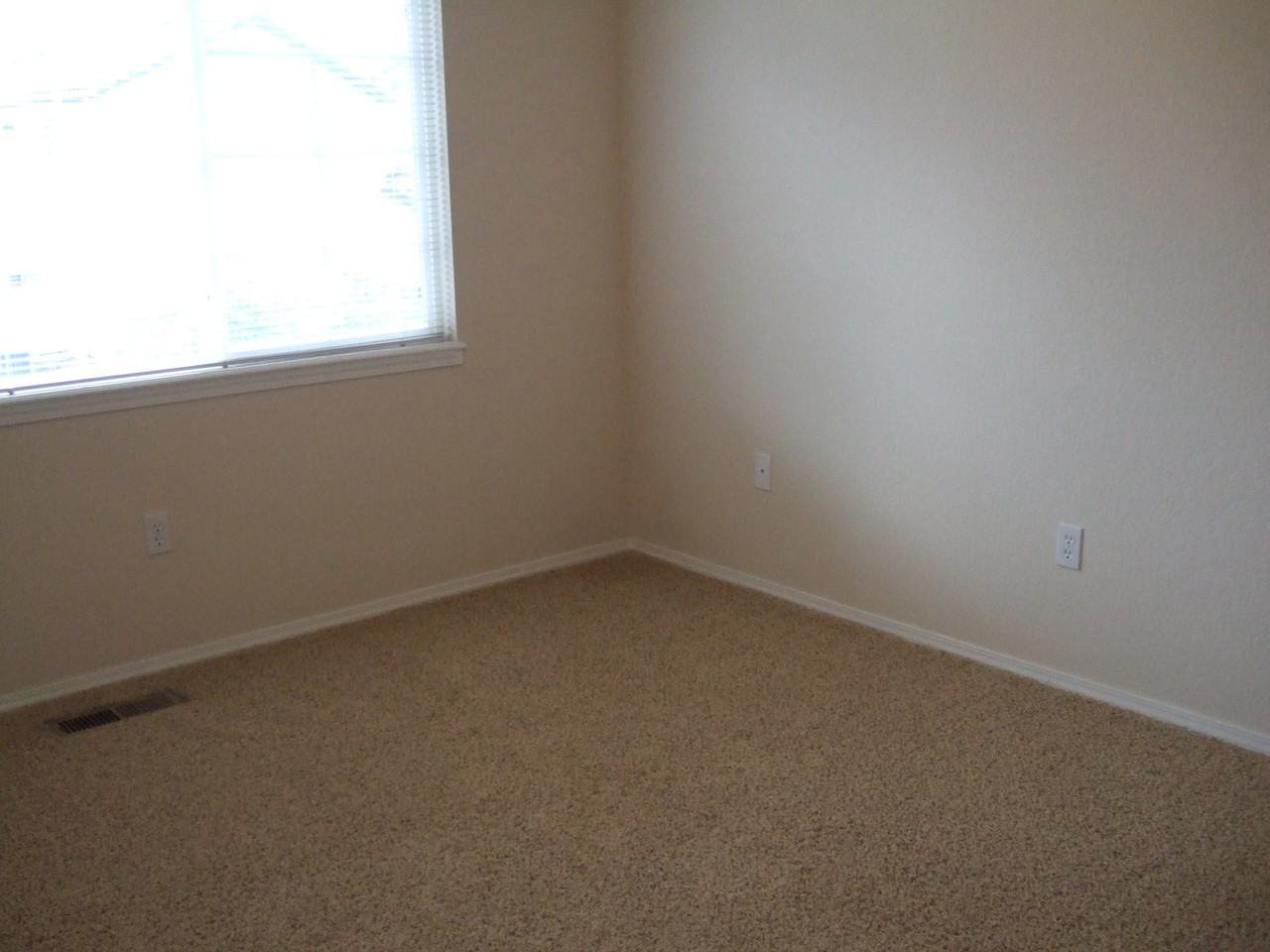 3819 Josephine Heights - Photo 4 of 9