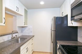 Boston Manor Apartments - Photo 1 of 1