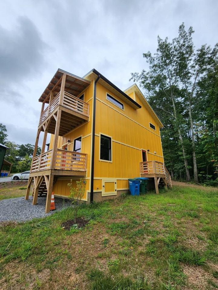 625 Salem Heights Ln - Photo 3 of 26