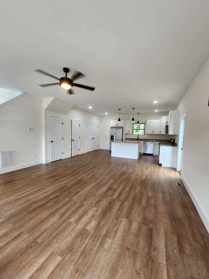 625 Salem Heights Ln - Photo 5 of 26