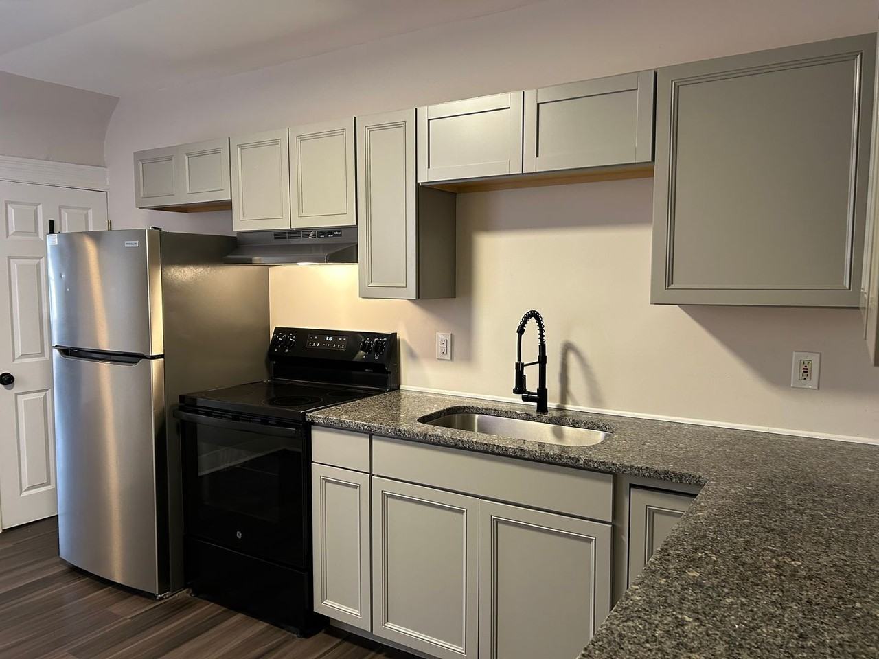 626 E Fulton St - Photo 3 of 19