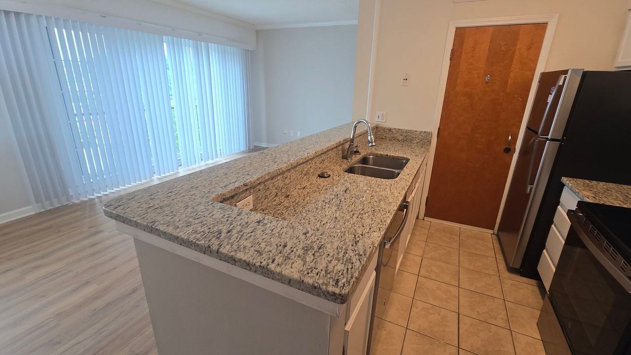 2009 Greene St #501 - Photo 6 of 19