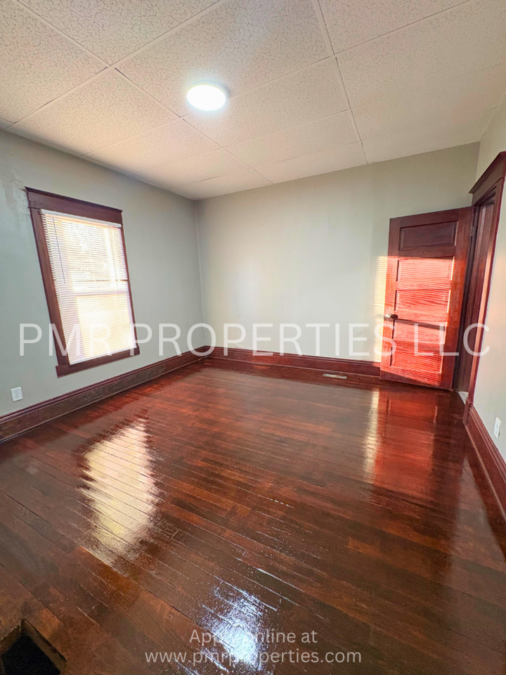 2136 S 12th St - Photo 5 of 11