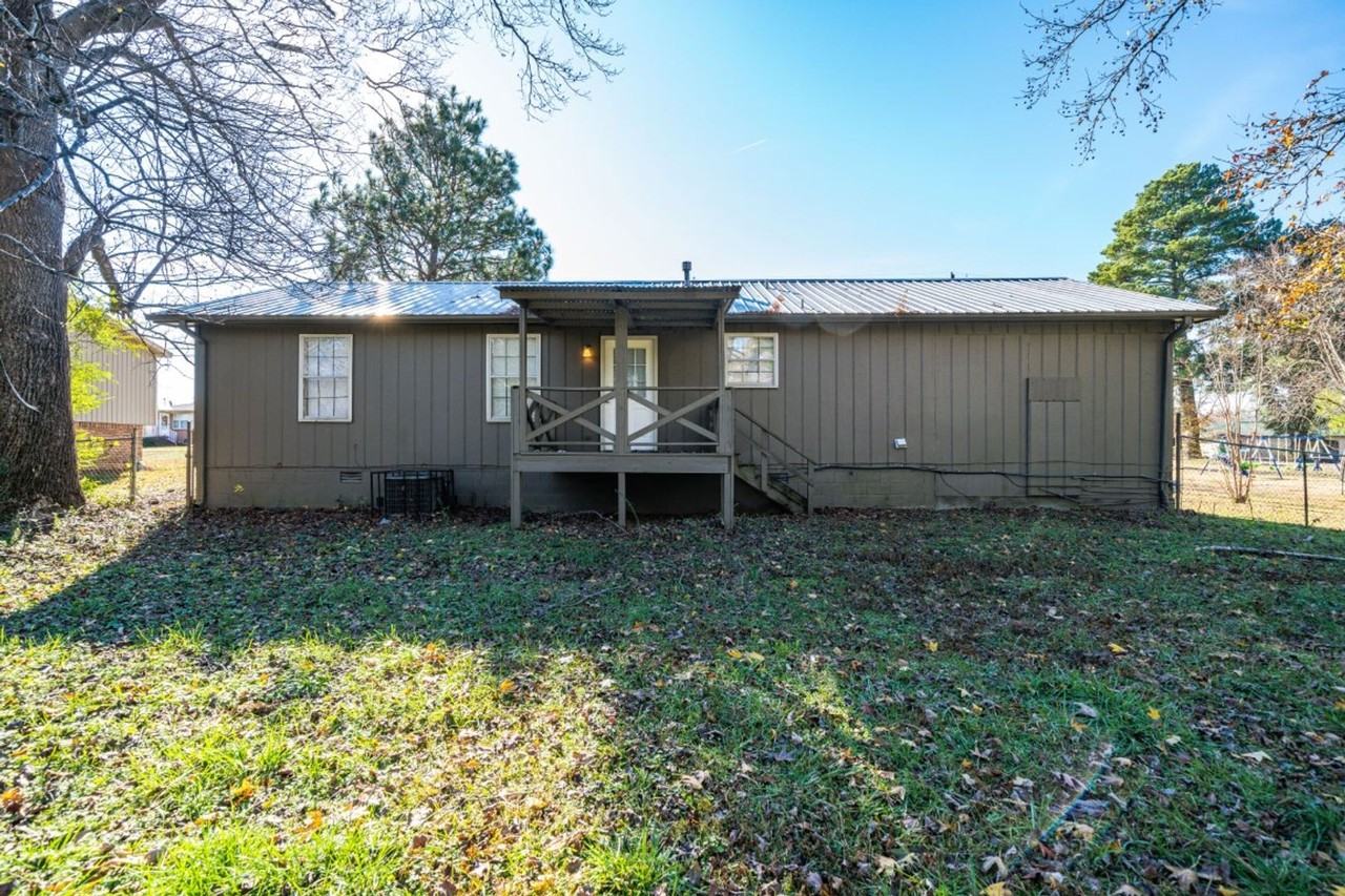 940 5th St - Photo 3 of 22