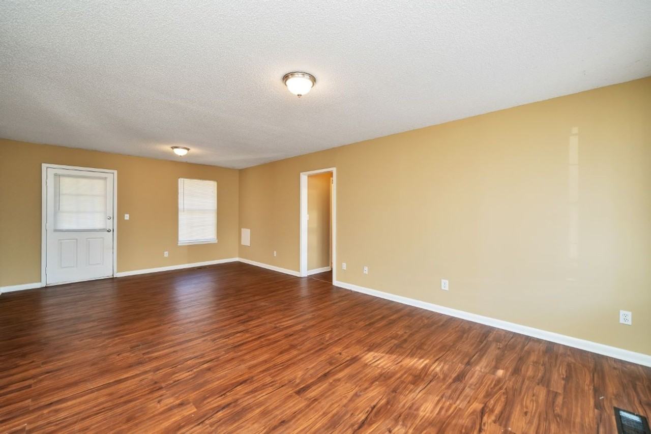 940 5th St - Photo 6 of 22