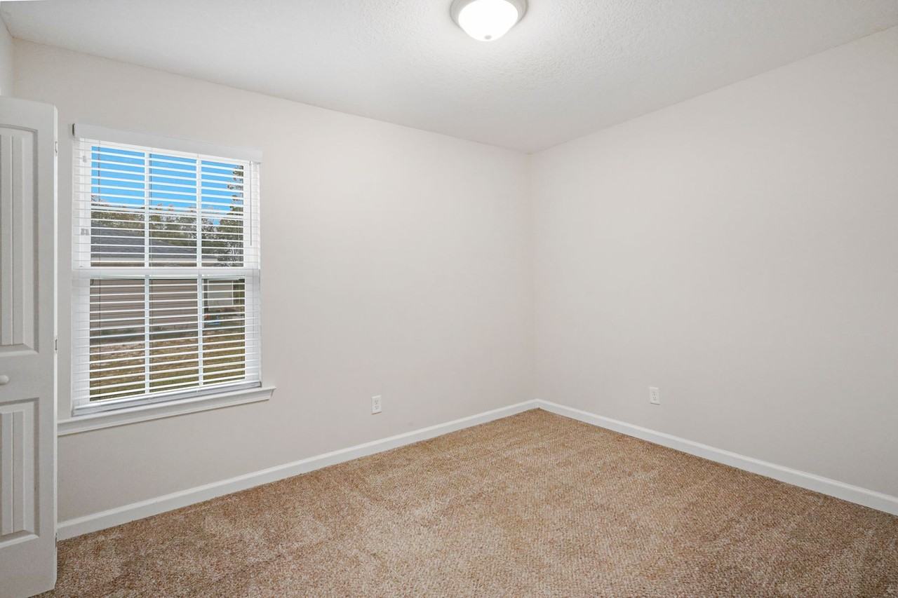 122 Villa Rd - Photo 4 of 10