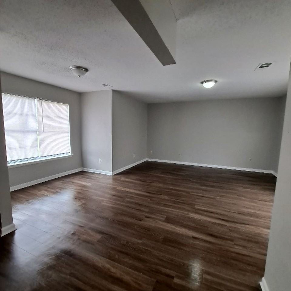 606 Weaver Dr - Photo 2 of 10