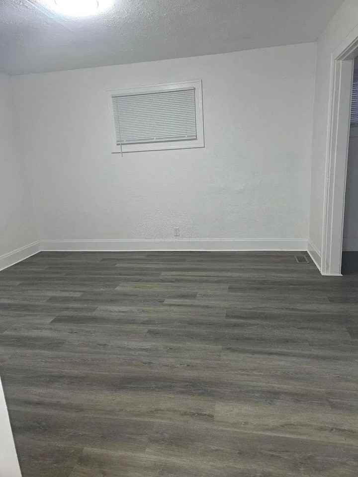 127 N Burgess Ave - Photo 4 of 26