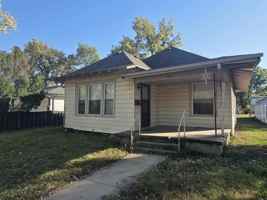 featured image of 231 W 2nd St