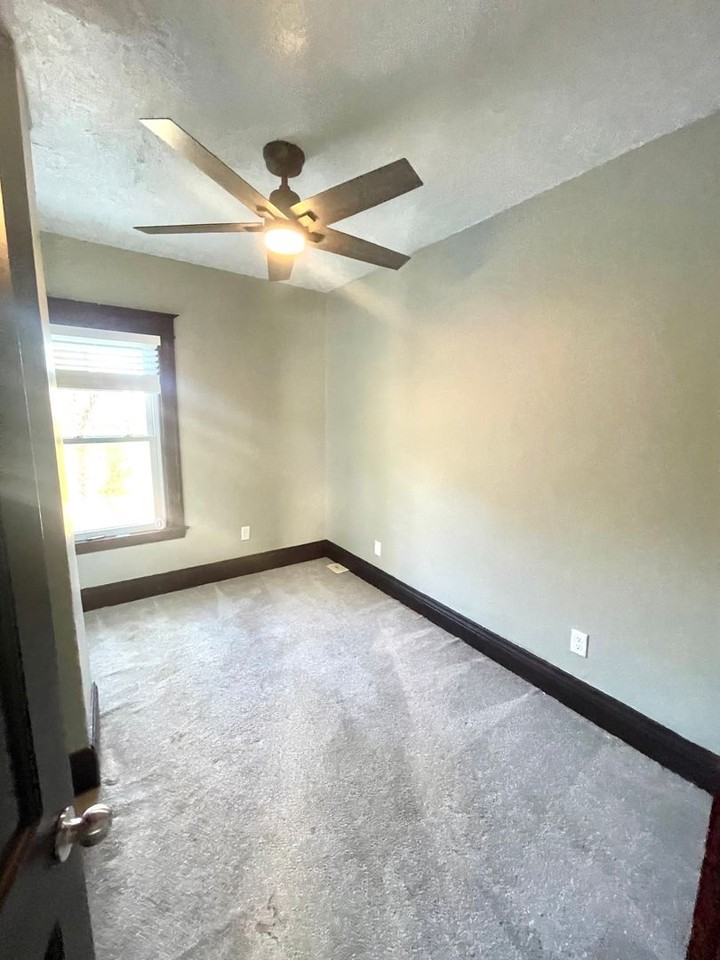 112 South 36th Street - Photo 4 of 12