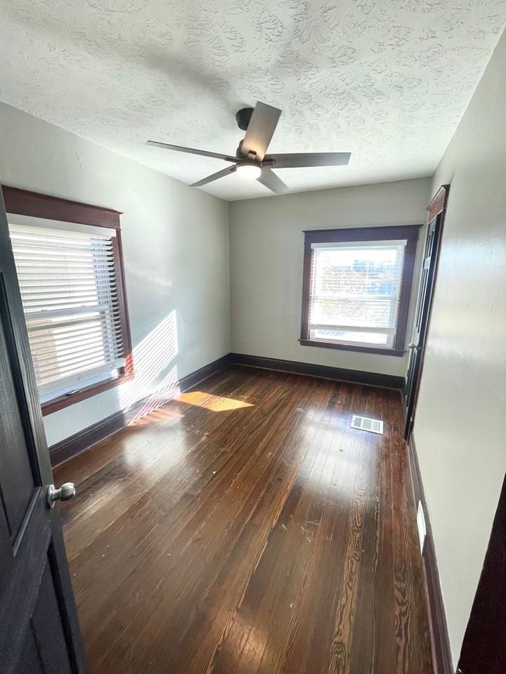 112 South 36th Street - Photo 7 of 12