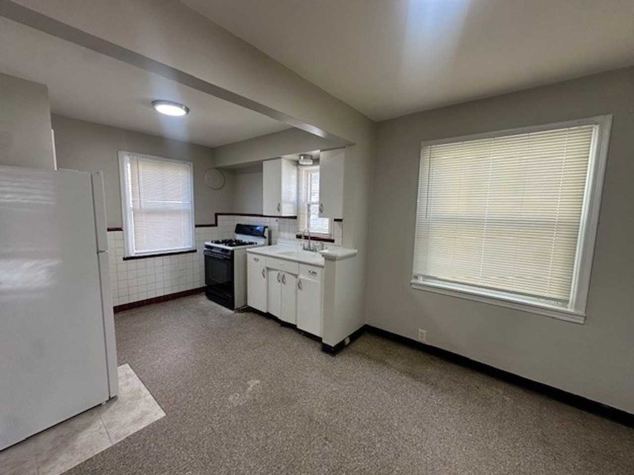 4873 Woodstock Ave - Photo 3 of 8