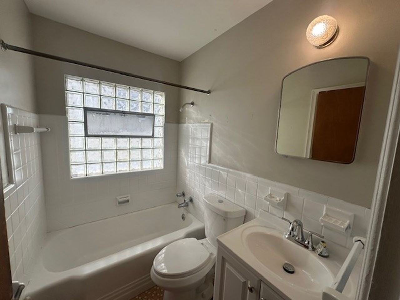 4873 Woodstock Ave - Photo 7 of 8