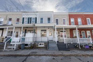 featured image of 1542 Warren St