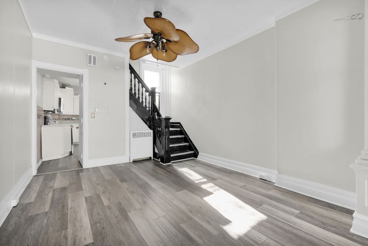 1542 Warren St - Photo 6 of 24