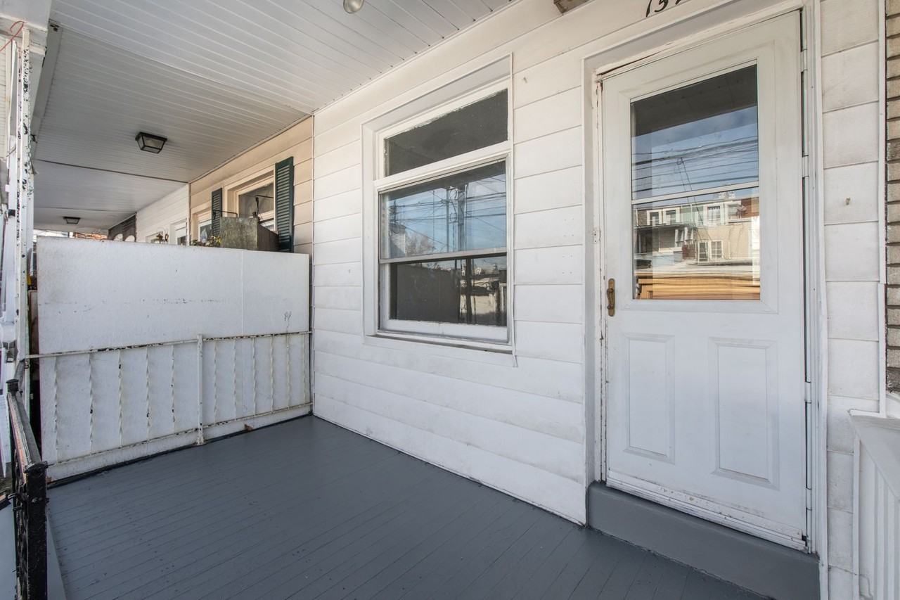 1542 Warren St - Photo 3 of 24