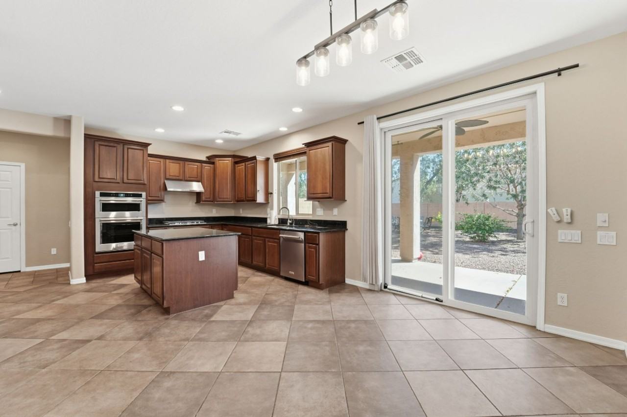 5123 Saddlehorn Road - Photo 4 of 50