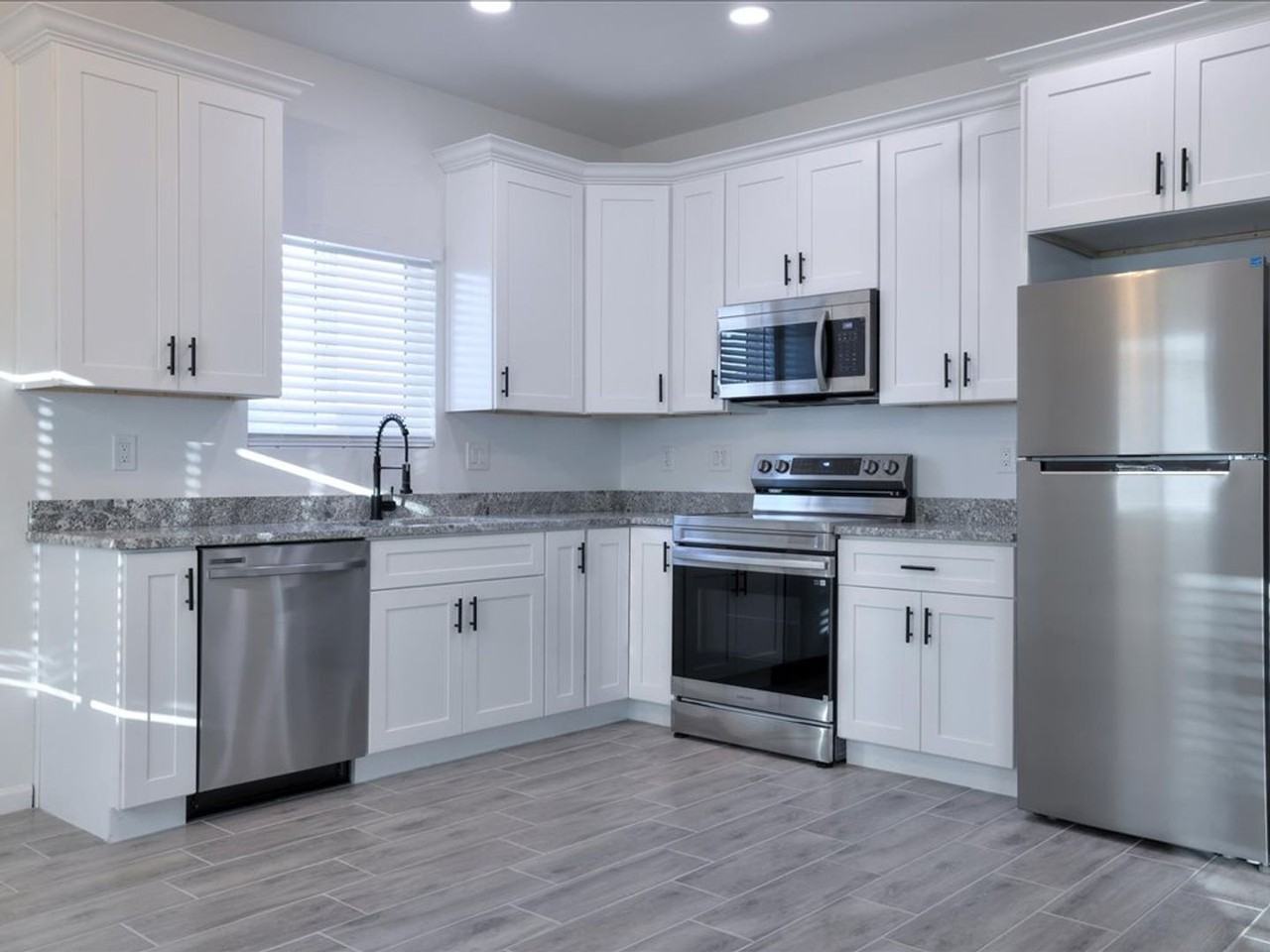 1603 1603 S Van Buren Ave Units 1 - Photo 5 of 19