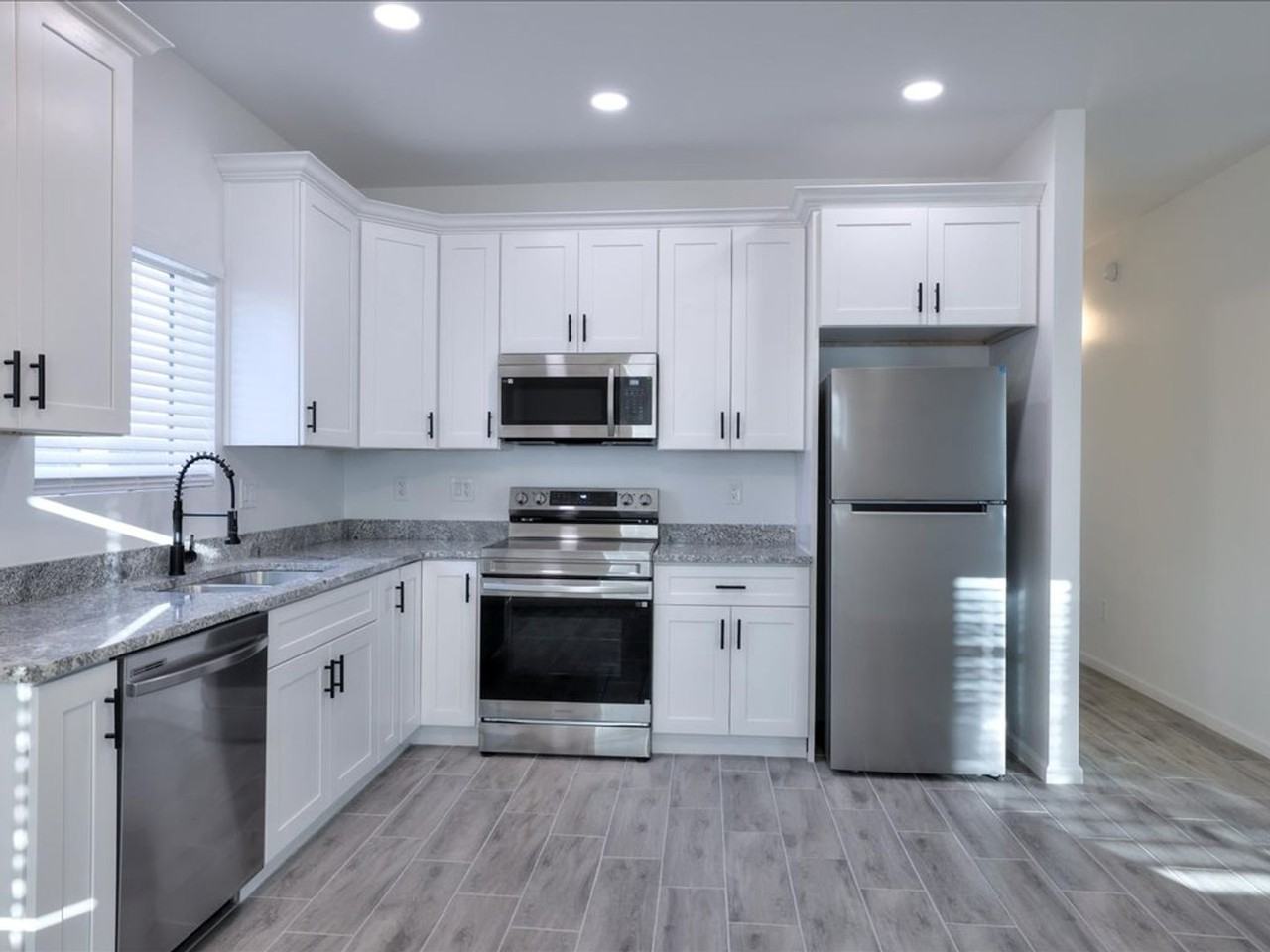 1603 1603 S Van Buren Ave Units 1 - Photo 6 of 19