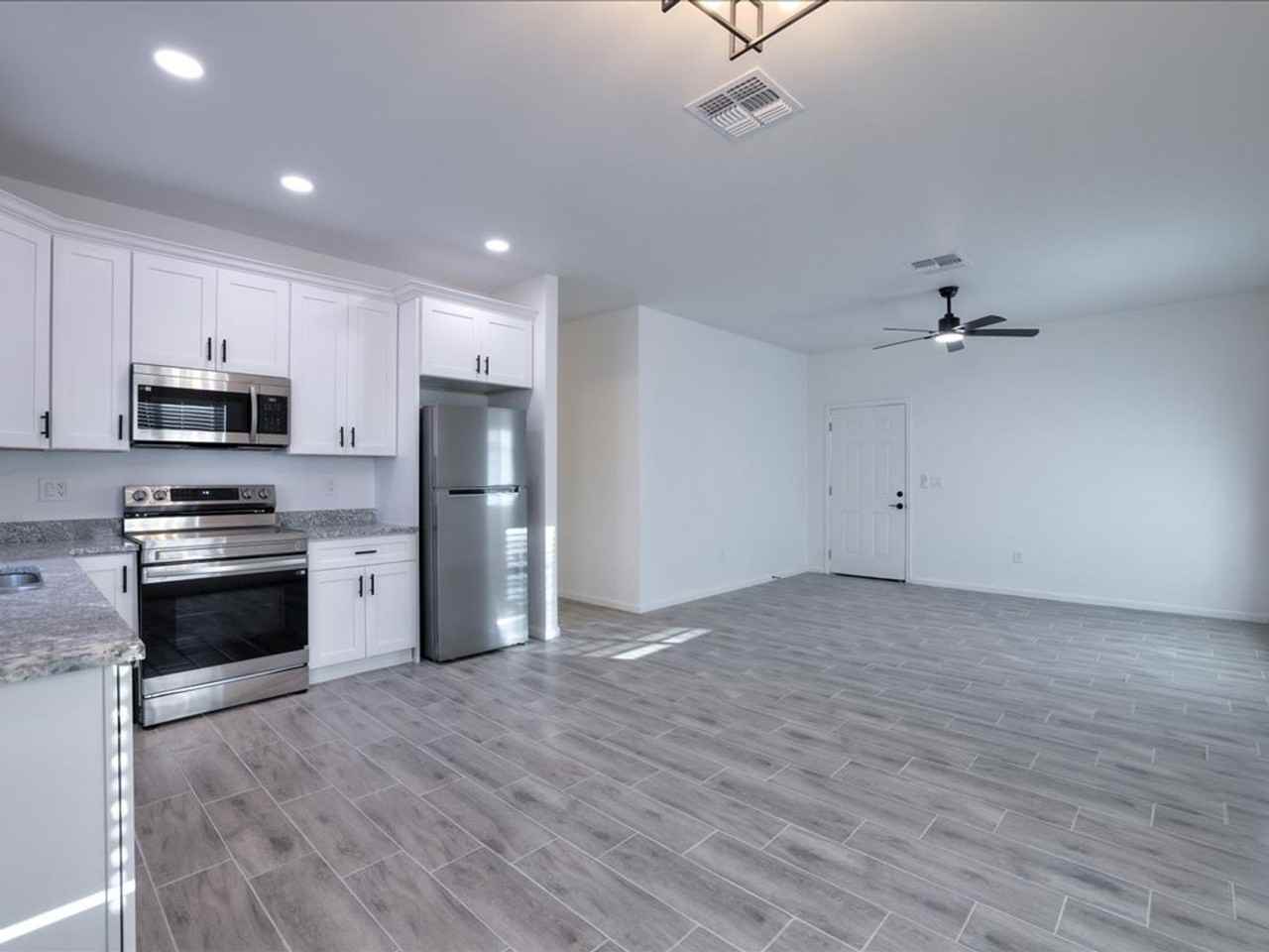 1603 1603 S Van Buren Ave Units 1 - Photo 7 of 19