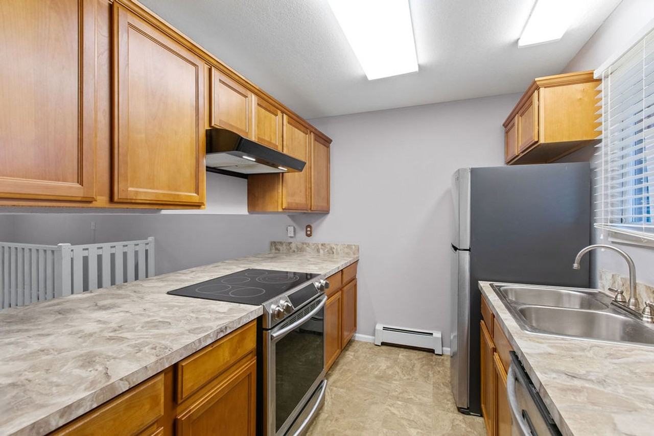 919 Conifer Ct - Photo 5 of 21