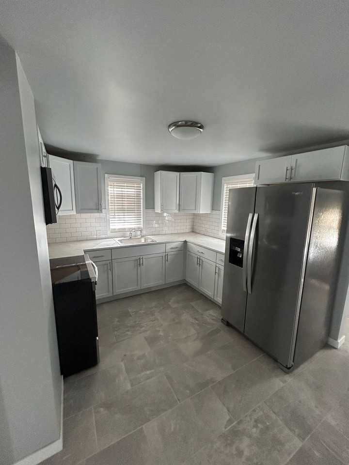 2761 Dean Cir - Photo 3 of 8