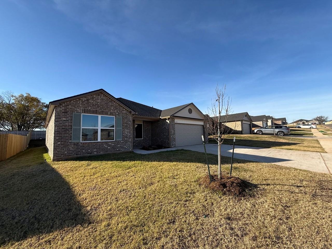 718 Sw 11th St - Photo 2 of 20