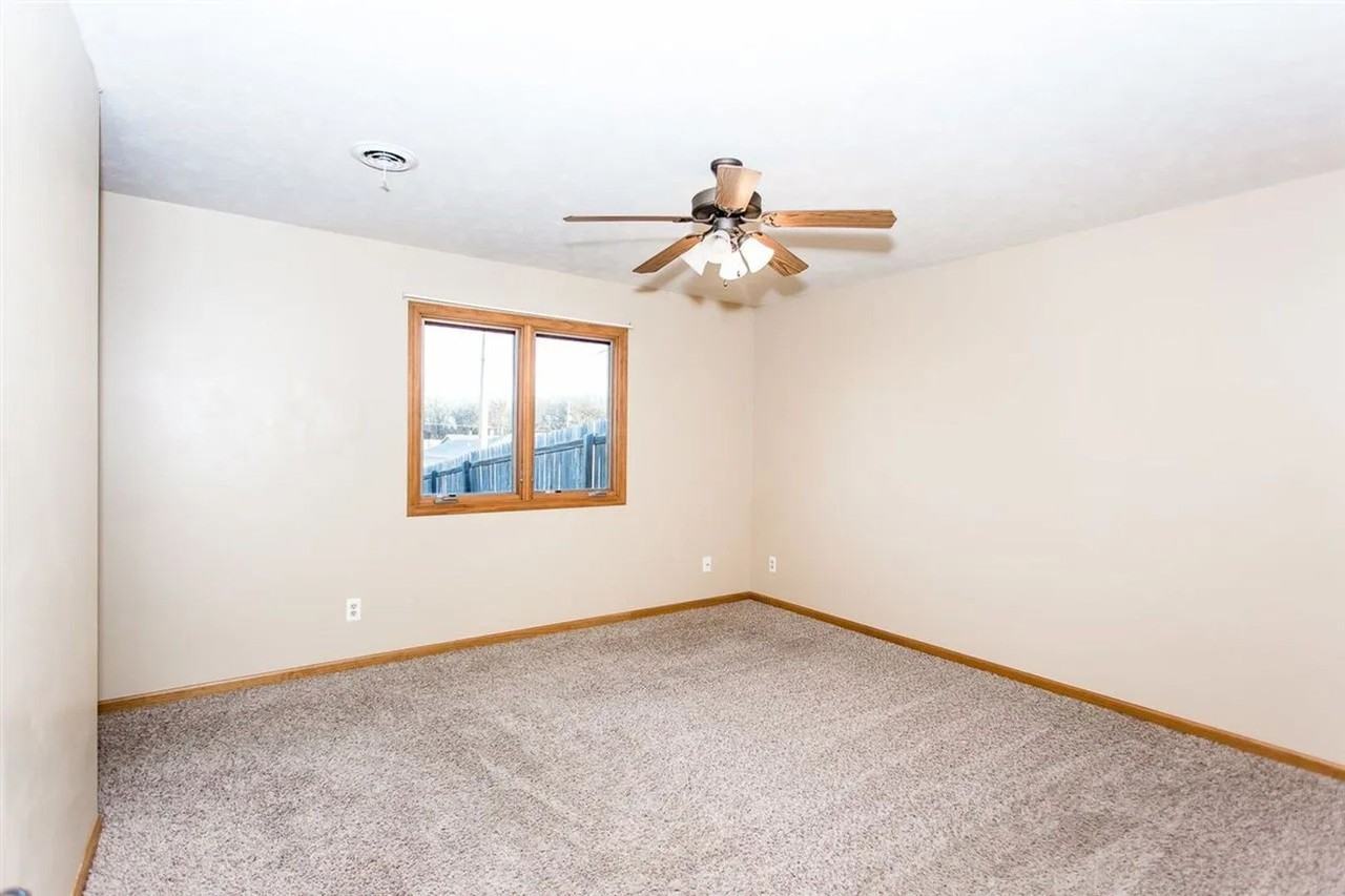 227 William Drive - Photo 5 of 12