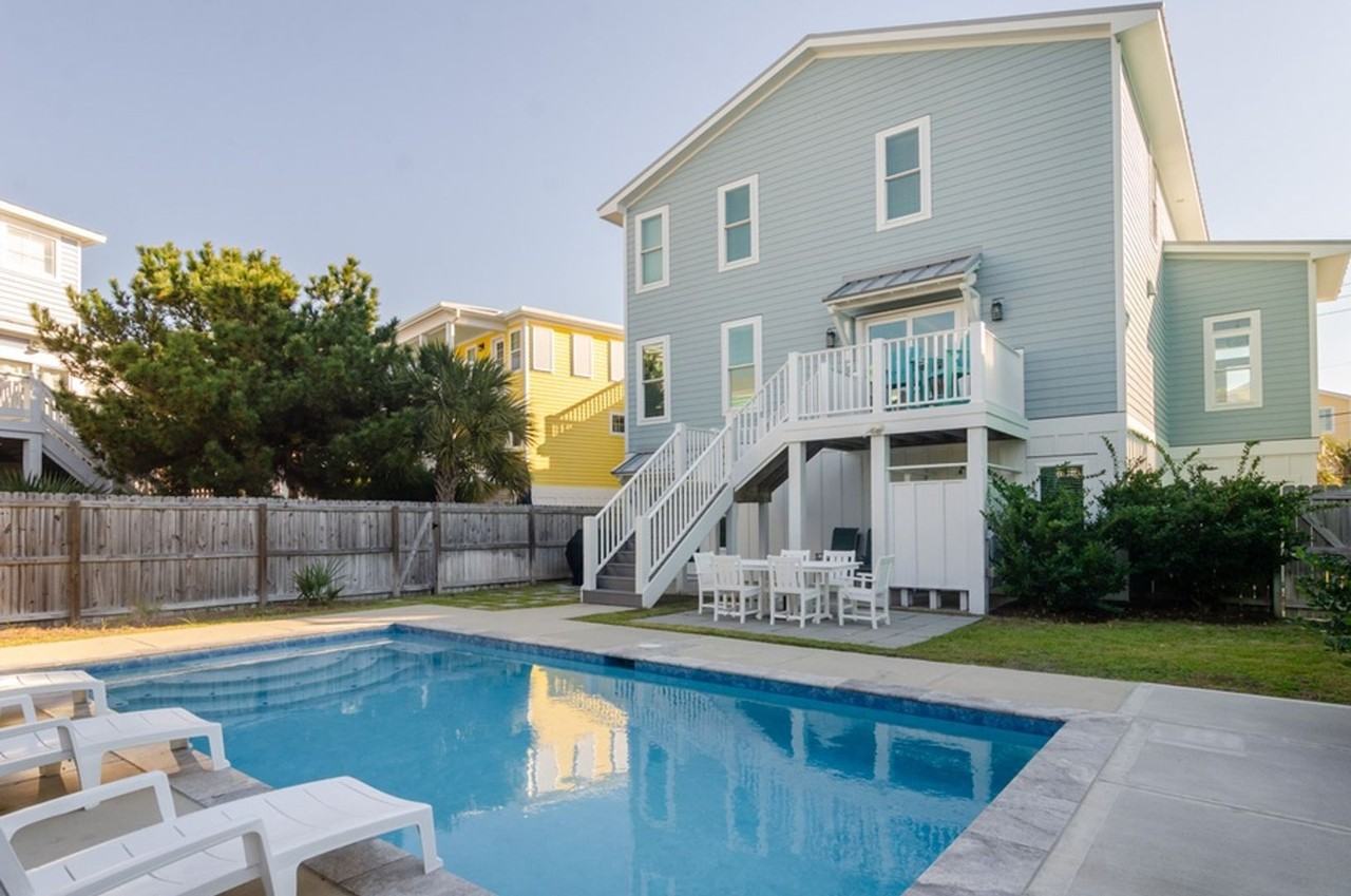 507 N Fort Fisher Blvd - Photo 3 of 50