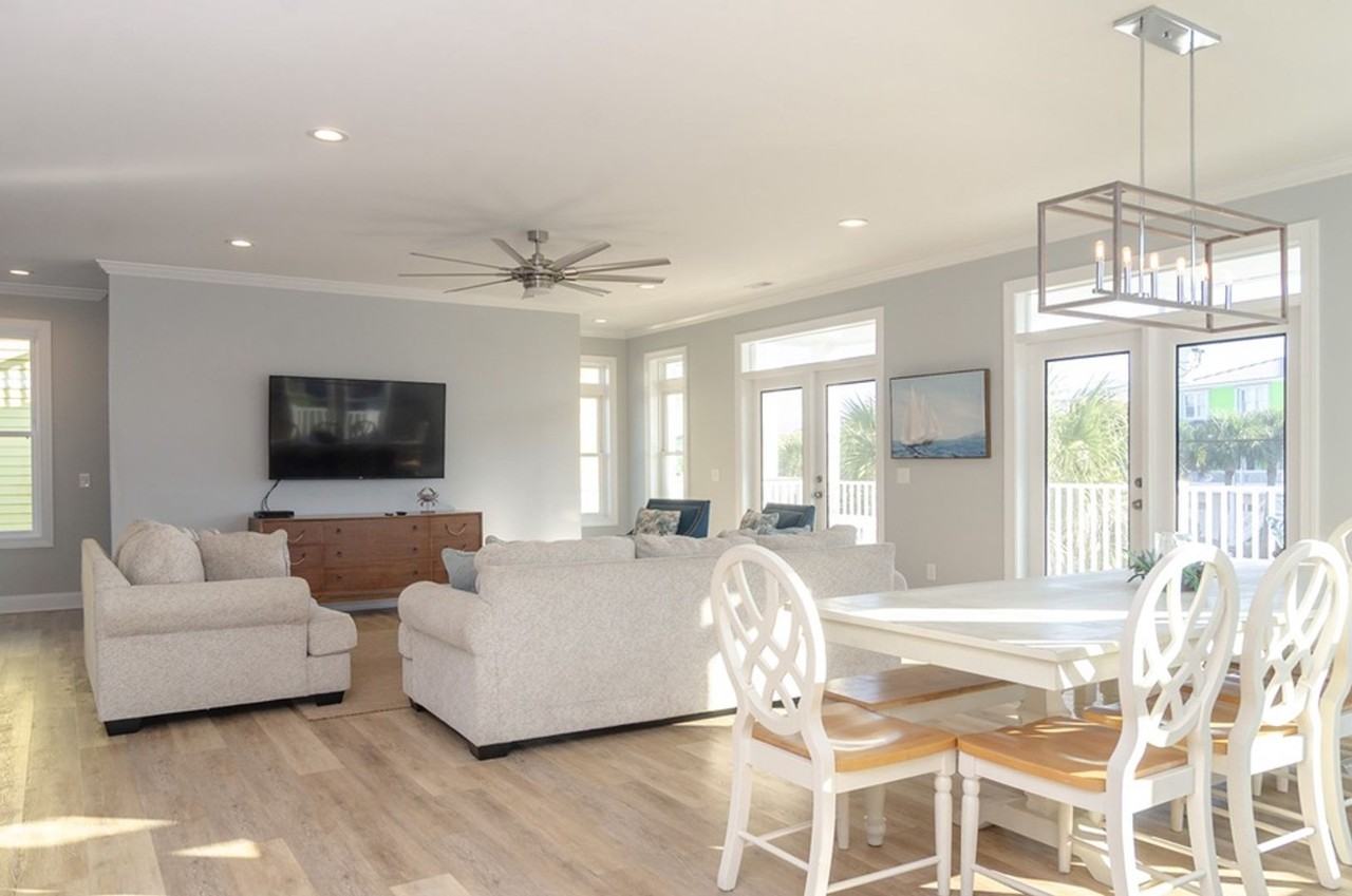 507 N Fort Fisher Blvd - Photo 5 of 50