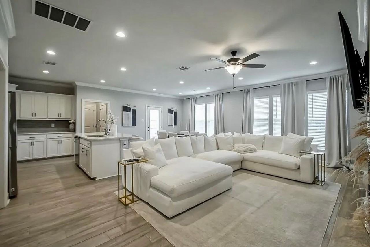 837 Elliston Drive - Photo 3 of 29