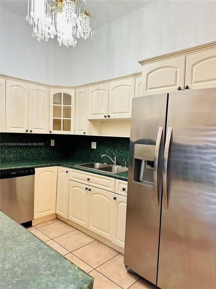 1101 Nw 134th Pl - Photo 3 of 24