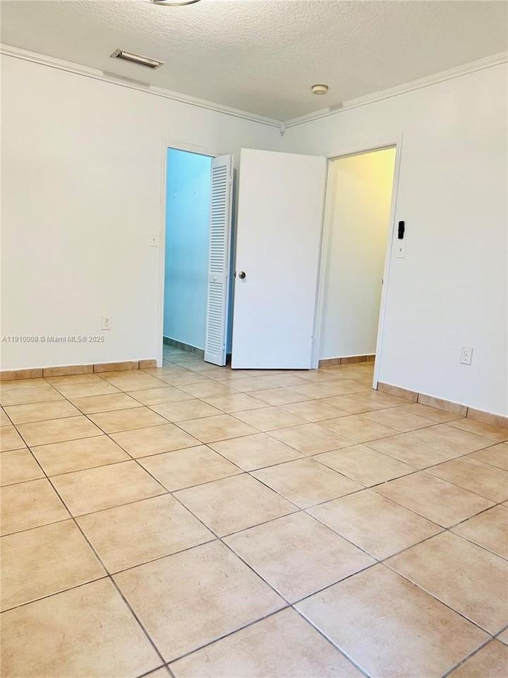 1101 Nw 134th Pl - Photo 5 of 24