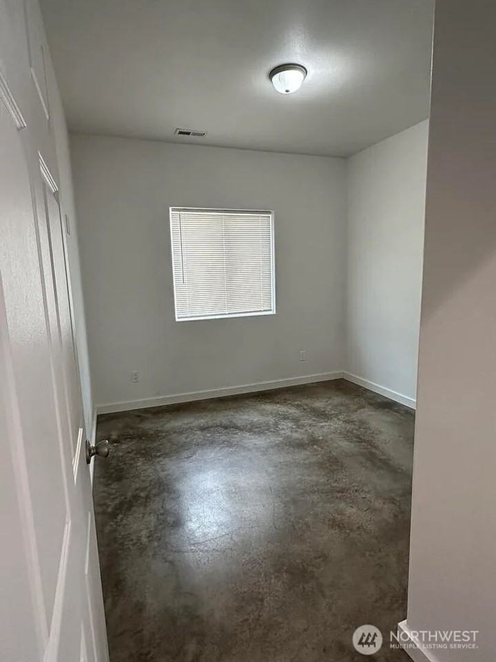 504 S Alder St - Photo 7 of 10