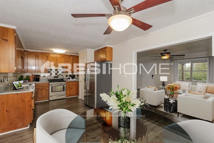 75 Spring Dr - Photo 4 of 20