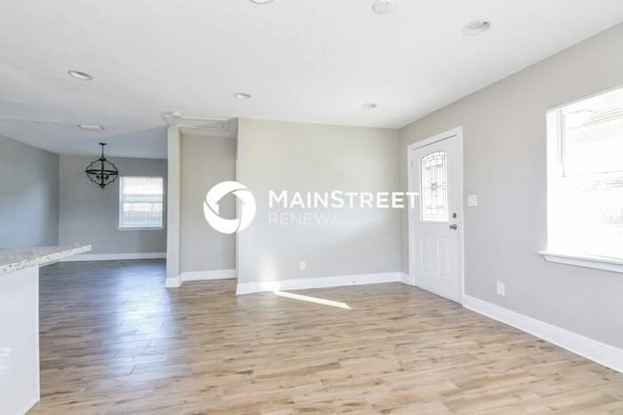 2509 W Grace St - Photo 2 of 16