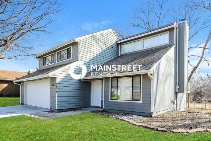 1813 Ne Gatewood Dr - Photo 2 of 19