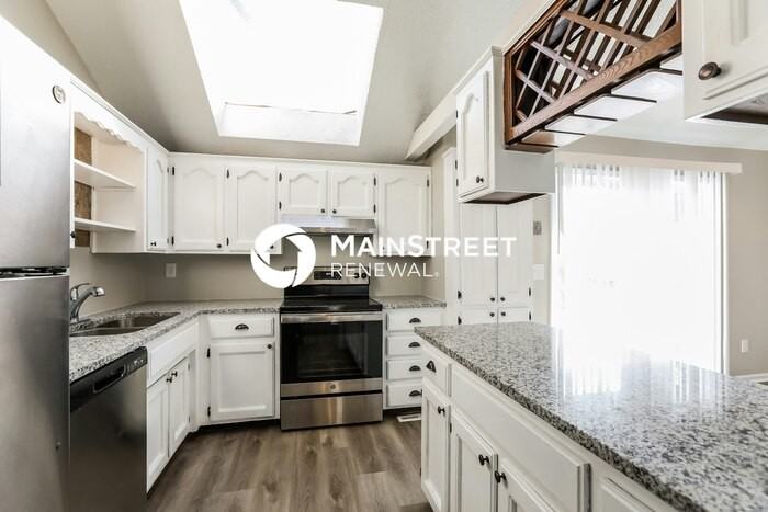 1813 Ne Gatewood Dr - Photo 7 of 19