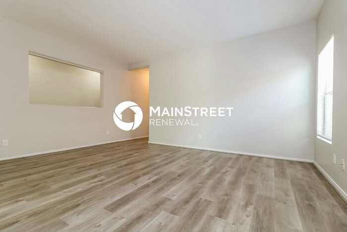 15220 W Shaw Butte Dr - Photo 4 of 16