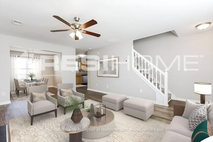 2559 S Hills - Photo 4 of 18