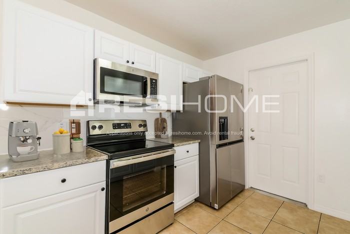 601 27th Ave W - Photo 3 of 18