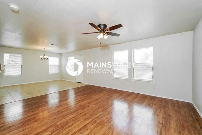 7435 Bluebonnet Bay - Photo 4 of 16