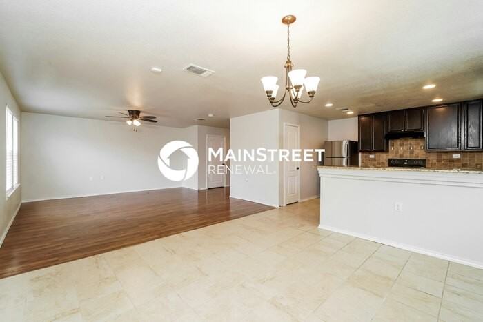 7435 Bluebonnet Bay - Photo 5 of 16