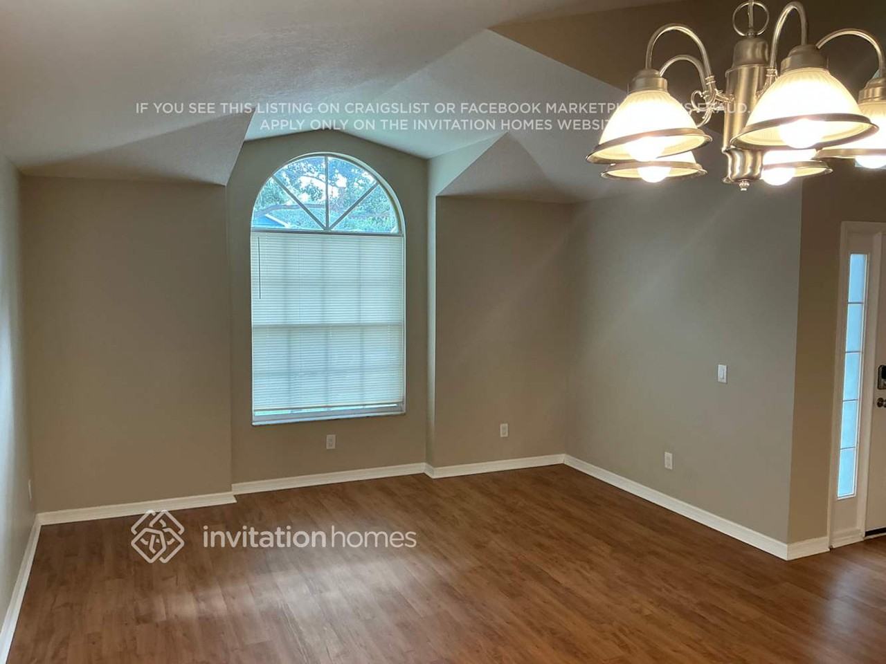 9718 Bay Colony Dr - Photo 2 of 14